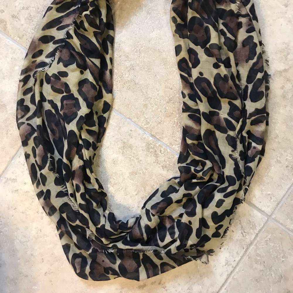Leopard infinity scarf
